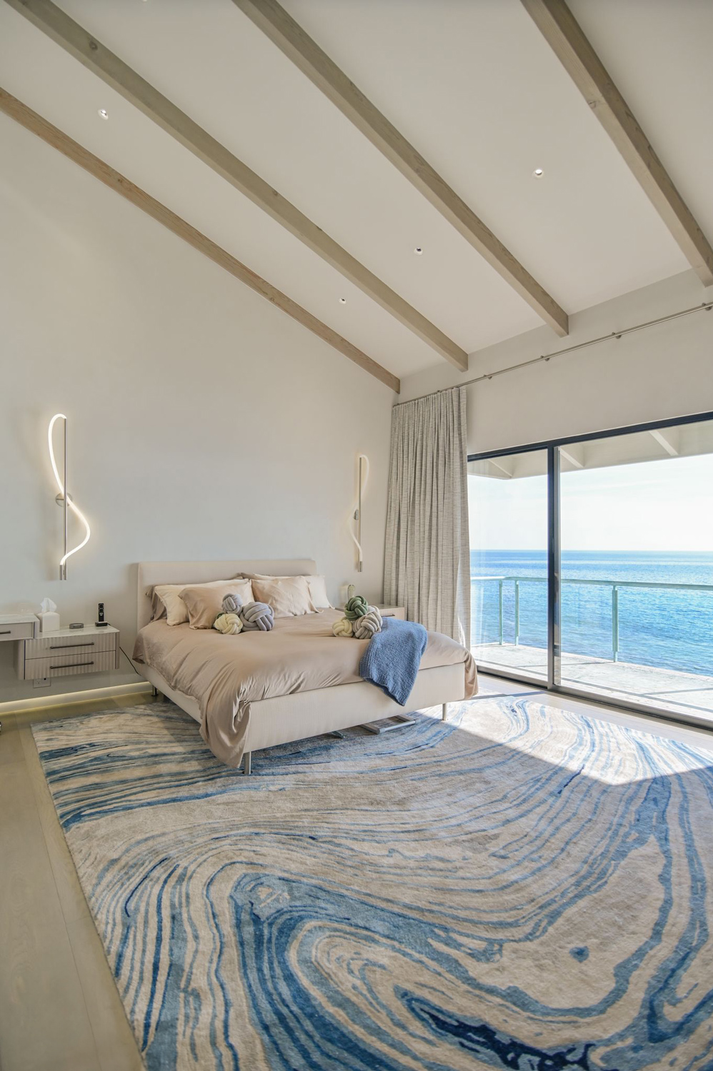 Bedroom-with-view-2